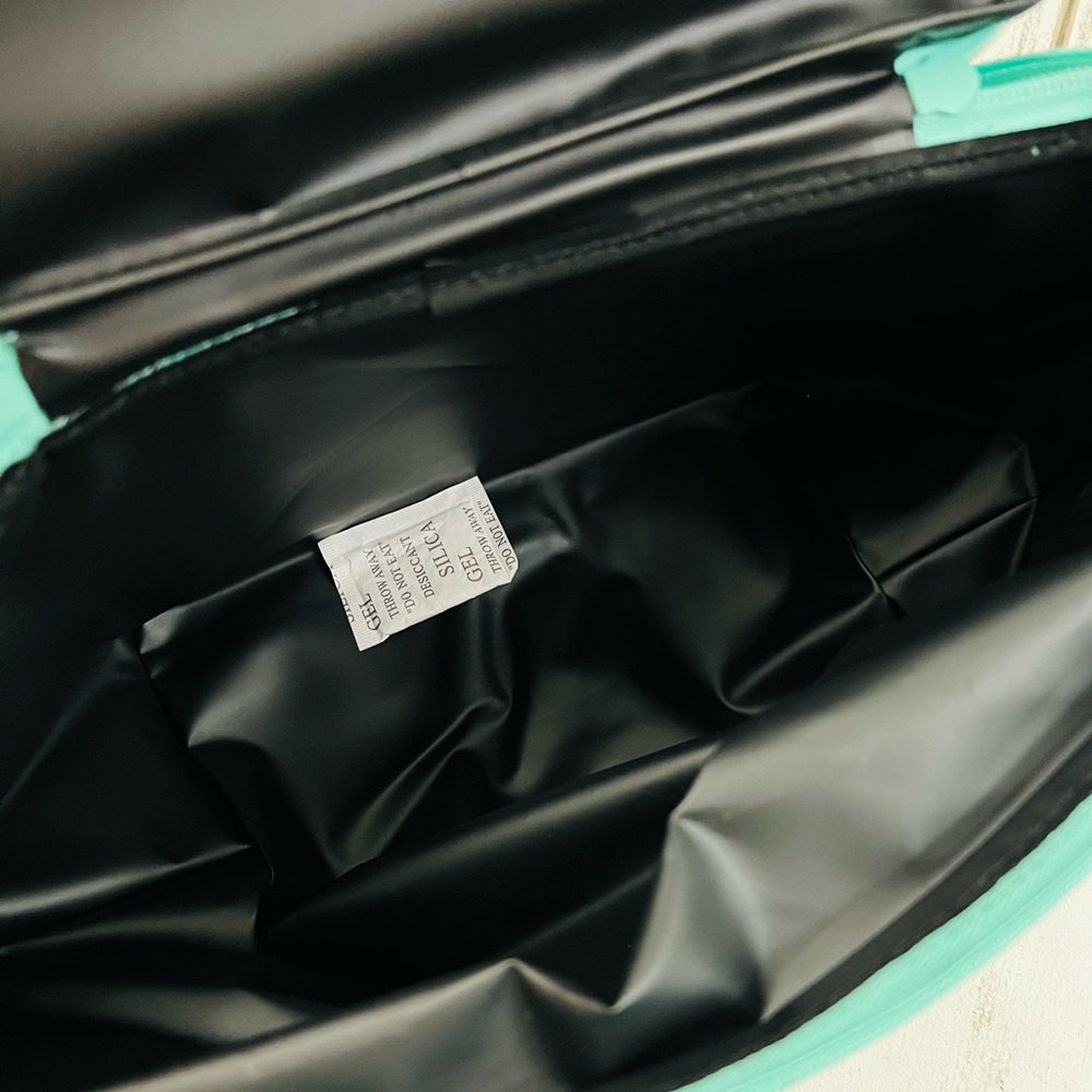 VS PINK Soft Cooler Bag - Picture 8 of 12